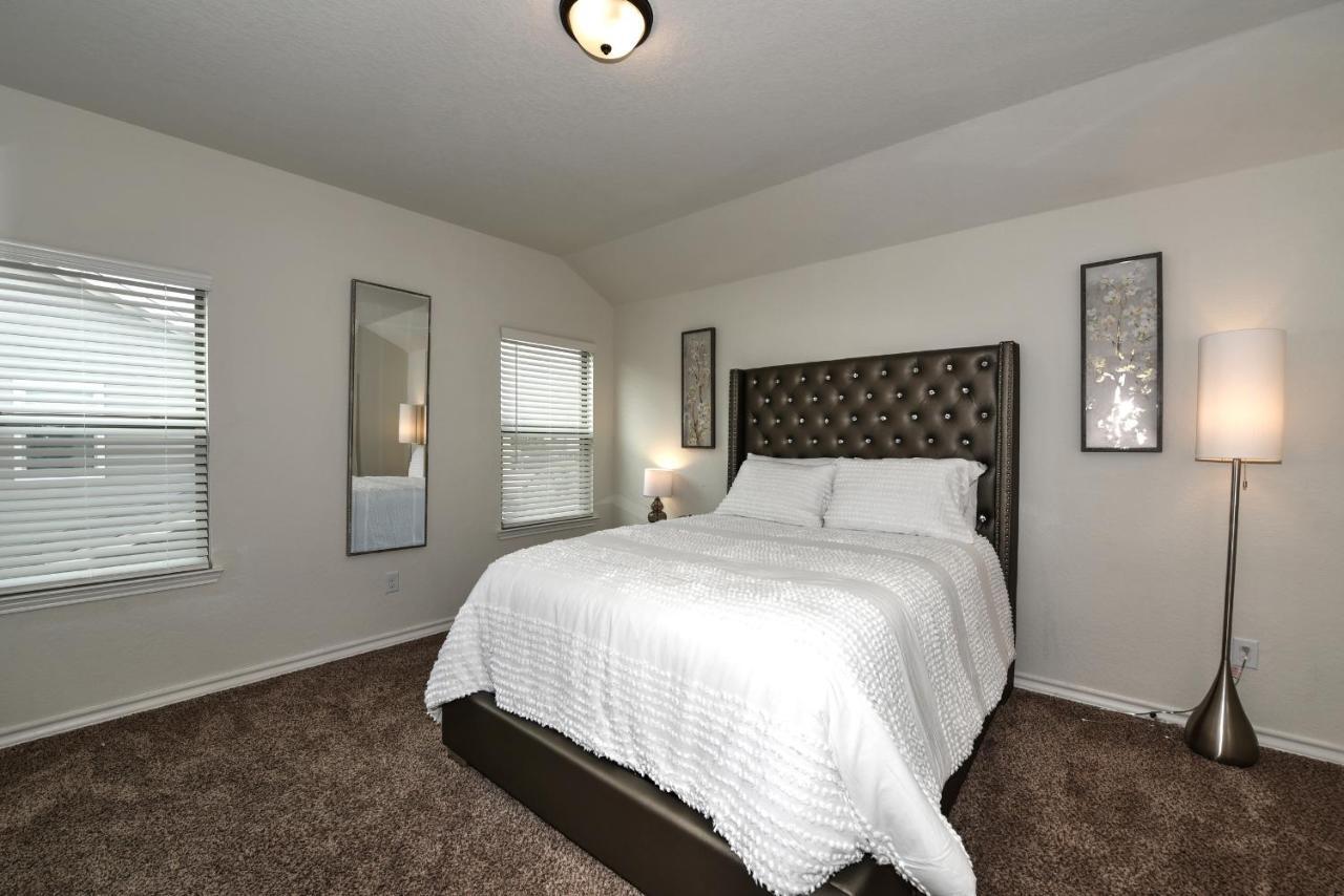 New 3 Bedroom Vacation Home Lackland/Sea World/La Cantera San Antonio Exterior photo
