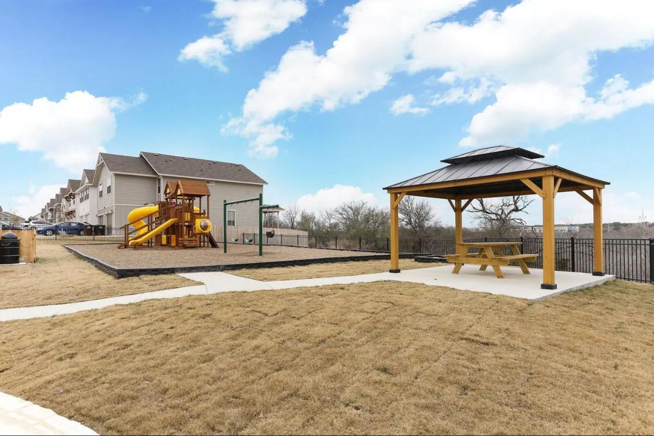 New 3 Bedroom Vacation Home Lackland/Sea World/La Cantera San Antonio Exterior photo